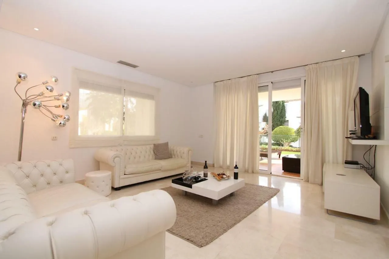 Apartment Alcazaba Beach, Beach Front Complex In Estepona