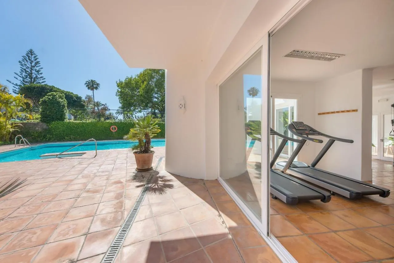 Apartment Alcazaba Beach, Beach Front Complex In Estepona