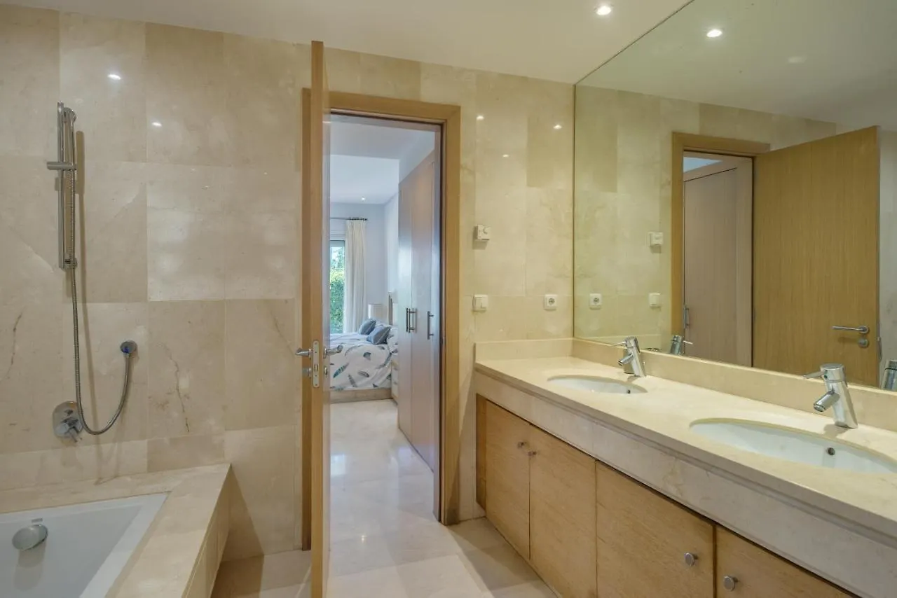 Apartment Alcazaba Beach, Beach Front Complex In Estepona